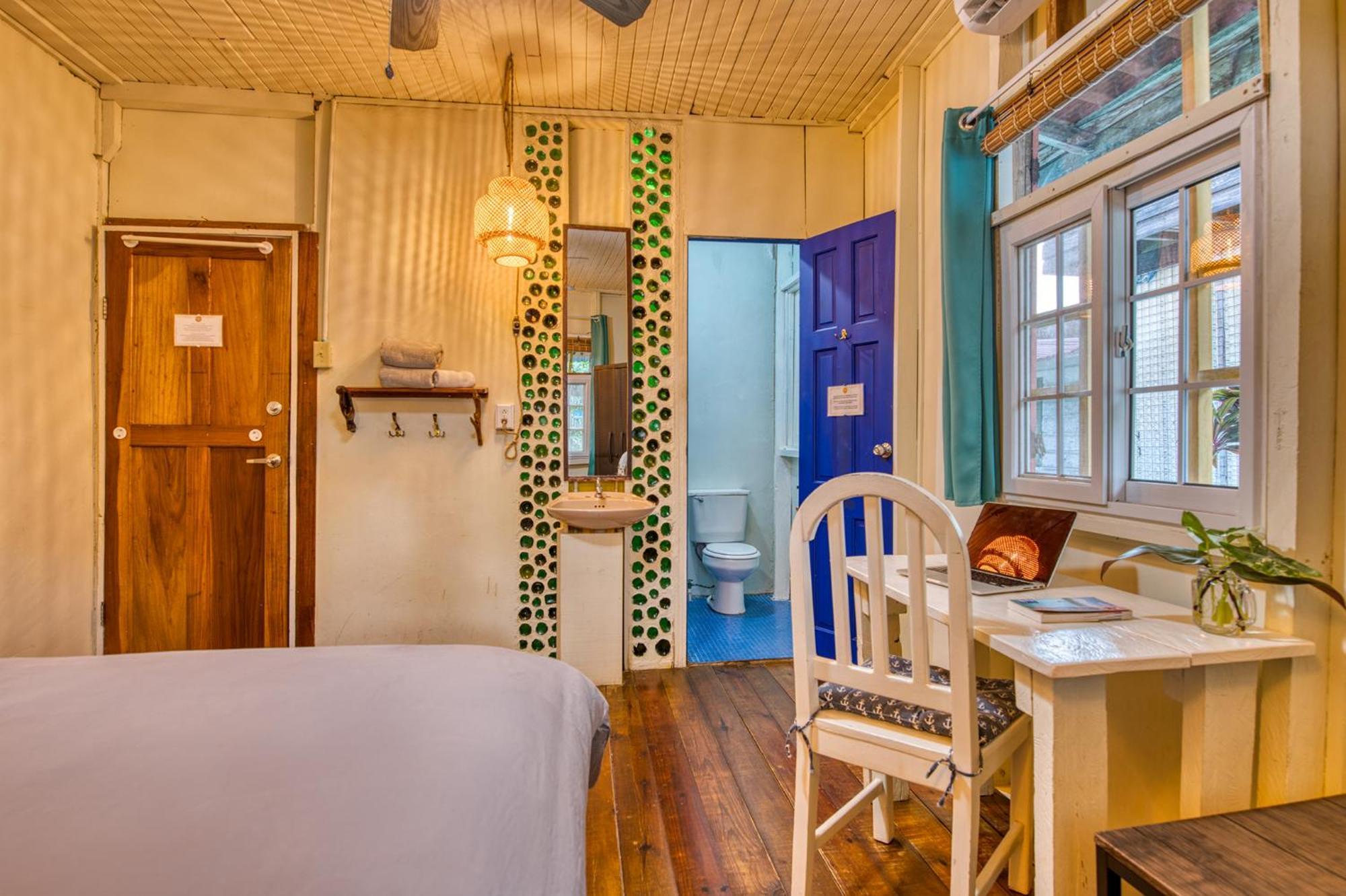 Saigon Bay Bed & Breakfast Bocas Town Dış mekan fotoğraf